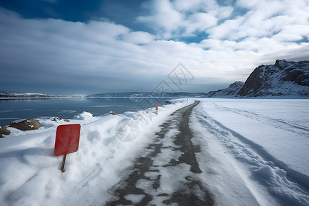 雪地上的红色警示背景图片