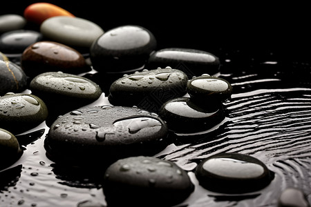 下雨中的黑色石头背景图片