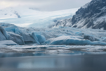 水面上的冰川背景图片