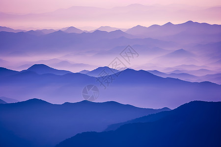 紫色山峰背景图片
