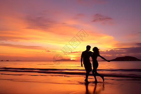 海边夫妻夕阳下身影背景