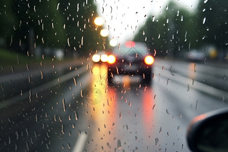 下雨公路雨水行驶的车辆背景