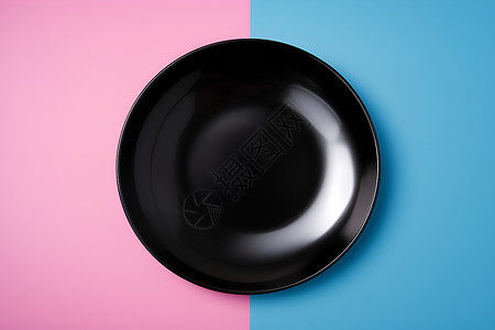 蓝粉双背景的黑陶瓷盘背景图片