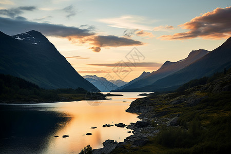 山水之间日出的美景背景图片
