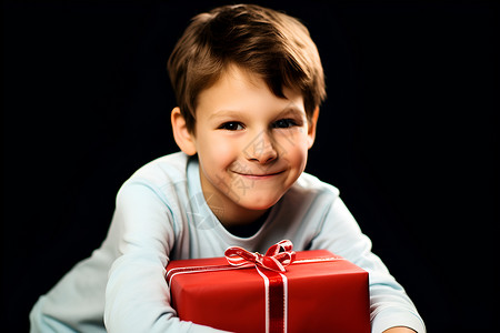 男孩拿着礼物拿着礼物的可爱男孩背景