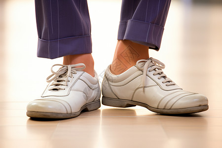 白鞋和紫色裤子背景图片