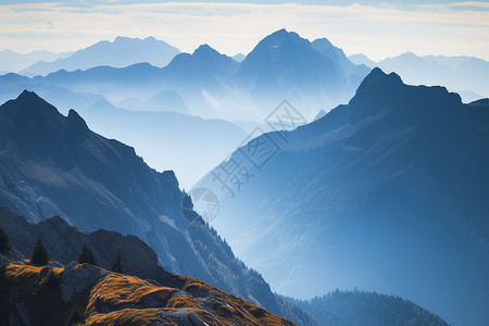 山顶岩石山顶的朝霞背景