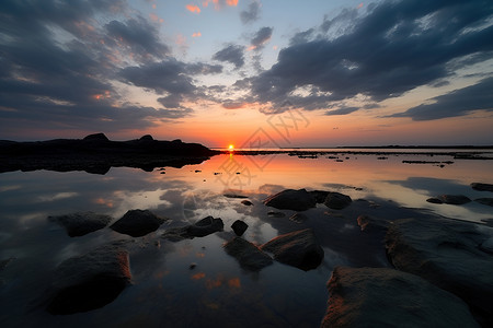 夕阳下的海边美景背景图片