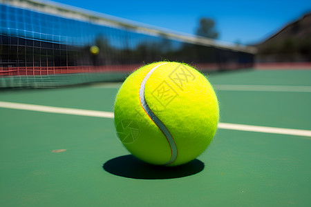 网球场上的网球背景图片