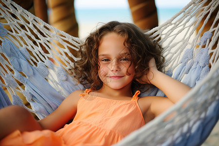夏季旅游度假的小女孩背景图片