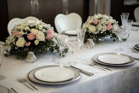 宴会上的花束和餐具背景图片