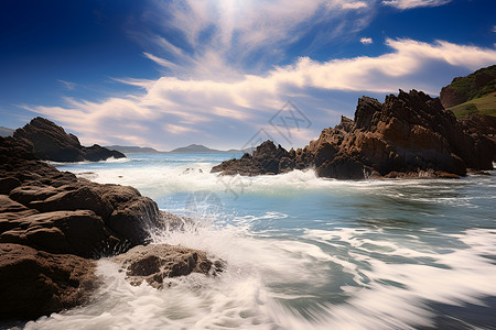 冲击岩石的海浪背景图片