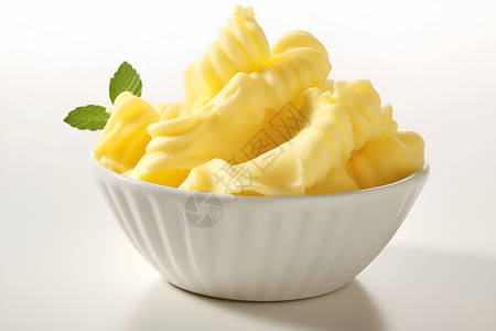 冰淇淋卷白瓷碗里的黄油背景