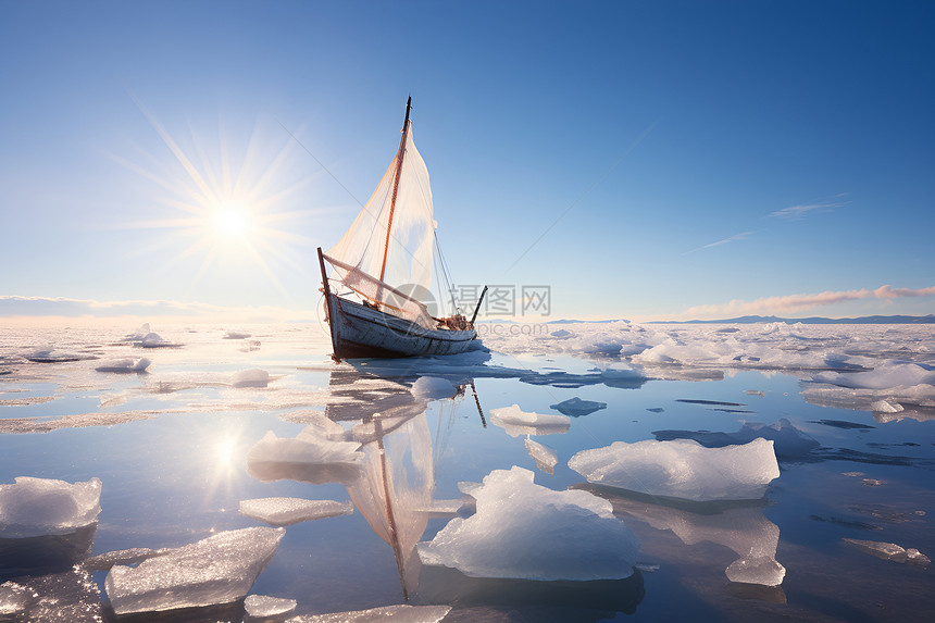 冰湖上行驶的船只图片