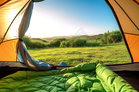 夏季山谷中露营的帐篷背景图片