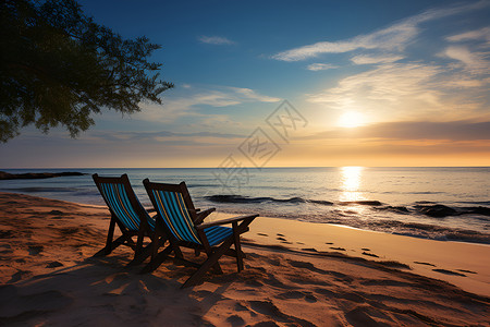海滩边的两把椅子背景图片