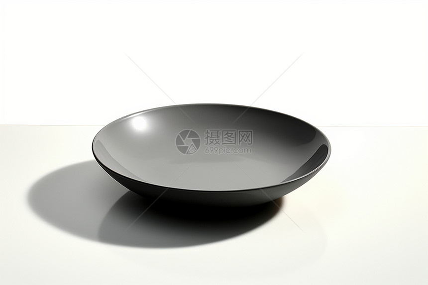 白桌面上的黑碗图片