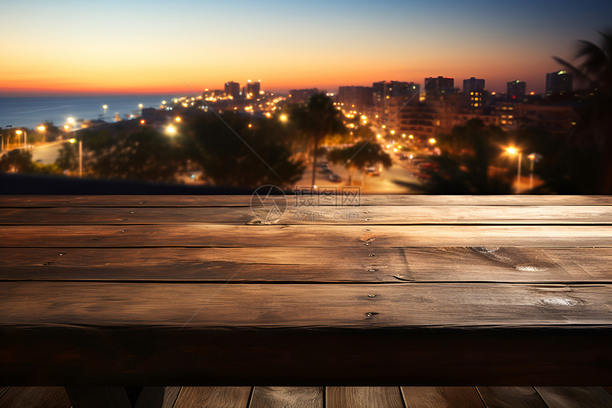 夜景下的木制桌子图片