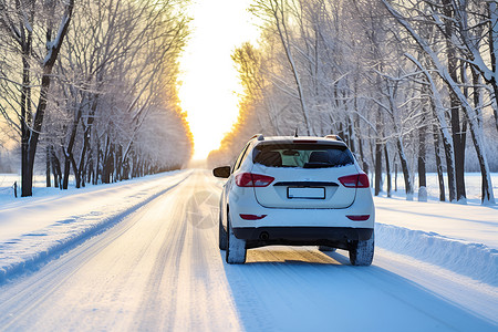 汽车太阳积雪道路上的汽车背景
