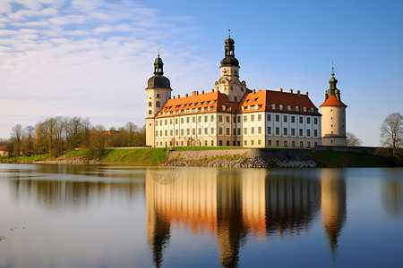 湖畔的美丽城堡背景图片