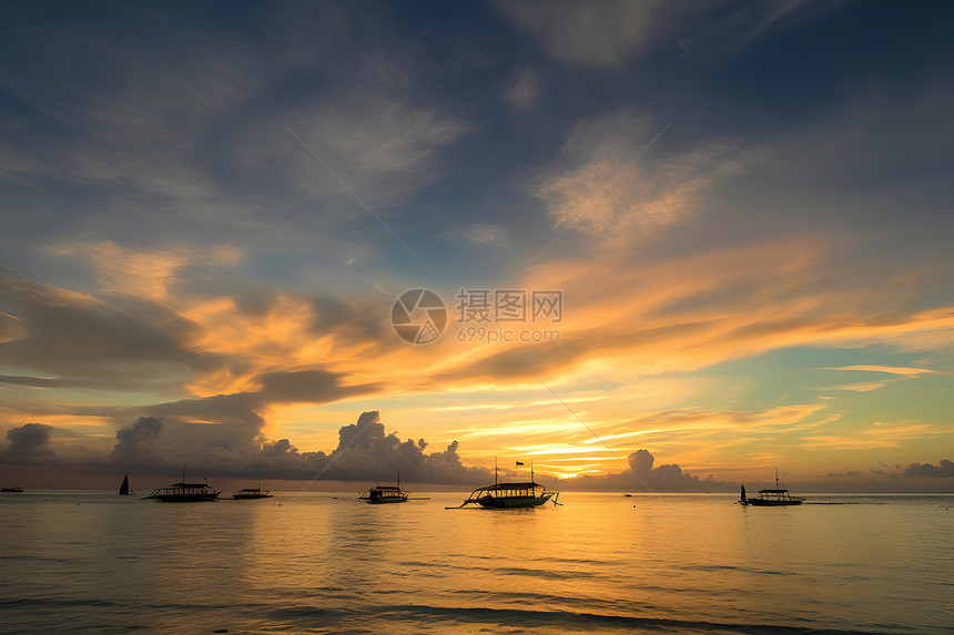 海面上的小船图片