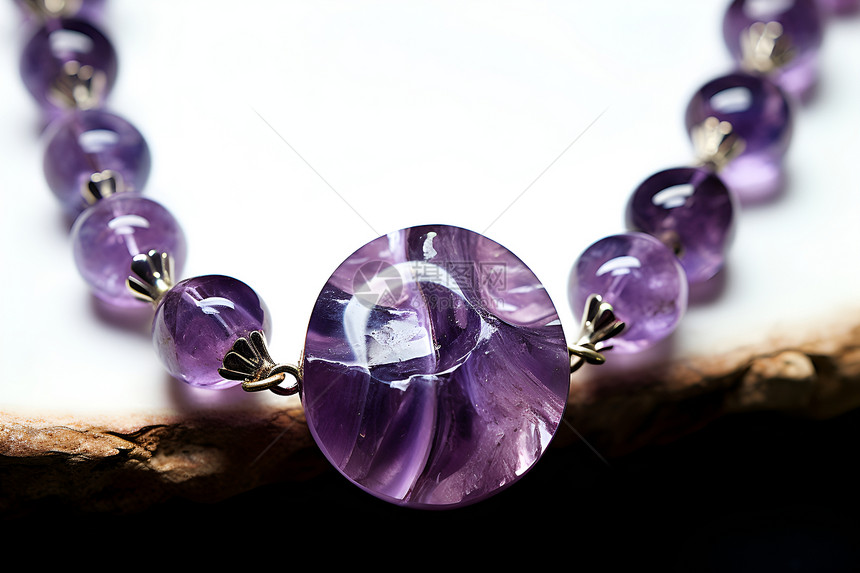 紫色宝石项链图片