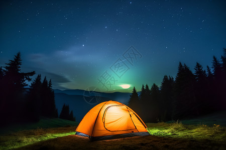 发光的星星空下搭在草坪上的帐篷背景