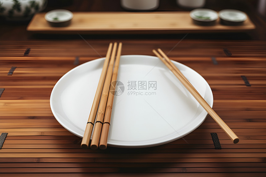 盘子与筷子图片