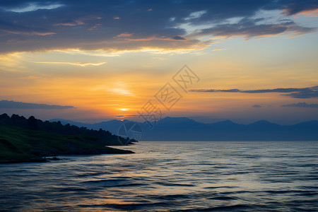 夕阳下的大海背景图片