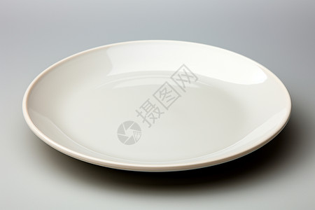 现代简约的白色陶瓷餐盘高清图片