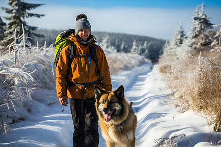 冬季雪山中的登山者和宠物狗狗高清图片