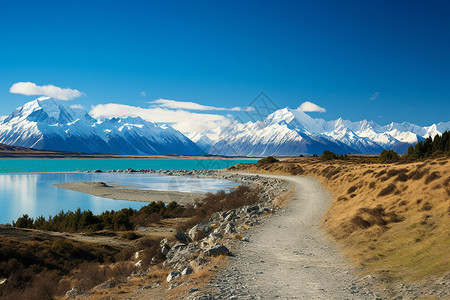 风景优美的高山湖泊景观背景图片