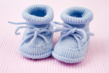 宝宝的第一双针织鞋高清图片