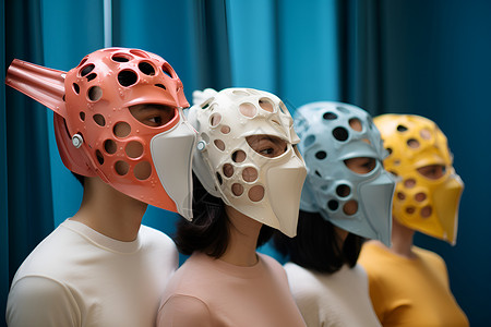面具设计素材带着面具的青年背景