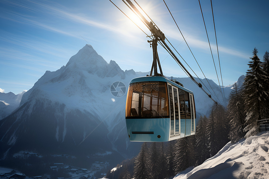 山顶的滑雪缆车图片