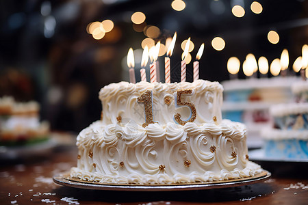 庆祝生日的奶油蛋糕背景图片