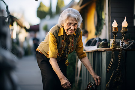 街上的老年妇女背景图片
