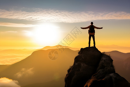 张开手臂剪影山顶上张开手臂的男人背景