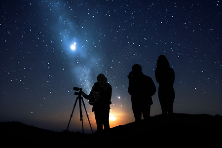 看望远镜男人夜晚中的星空奇观背景
