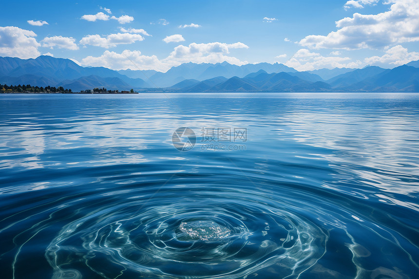 大理洱海天与水的抽象幻景图片