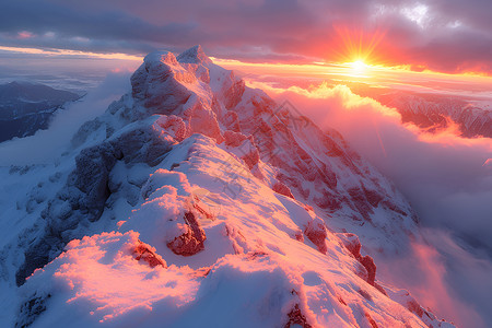 日出的山峰背景图片