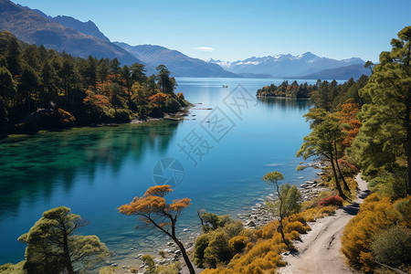 湖水环绕美不胜收背景