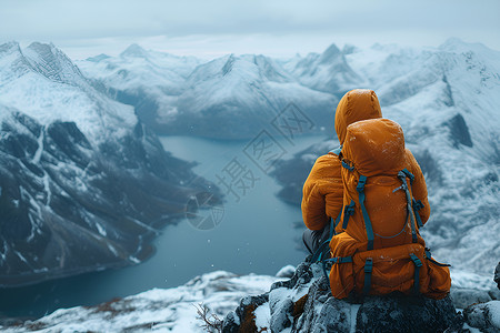 羽绒服卡通山顶的探险者背景