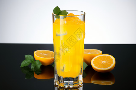 桌子上的橙汁背景图片