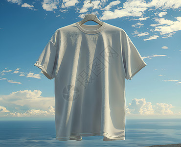 天空下的白色T恤背景图片