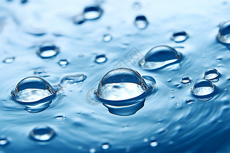 清新湿润的水滴图片