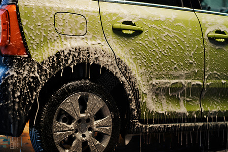 清洗绿色汽车高清图片