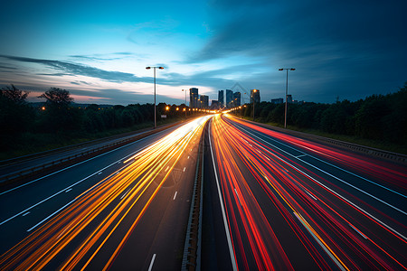 夜幕下的繁忙公路背景图片