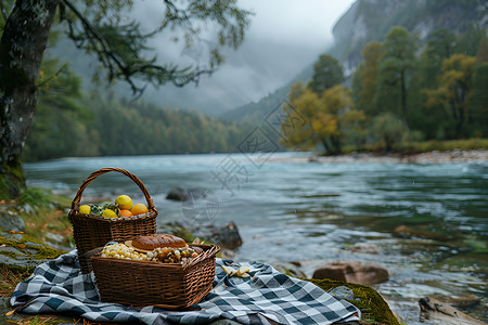 篮子食物河边的野餐食物背景