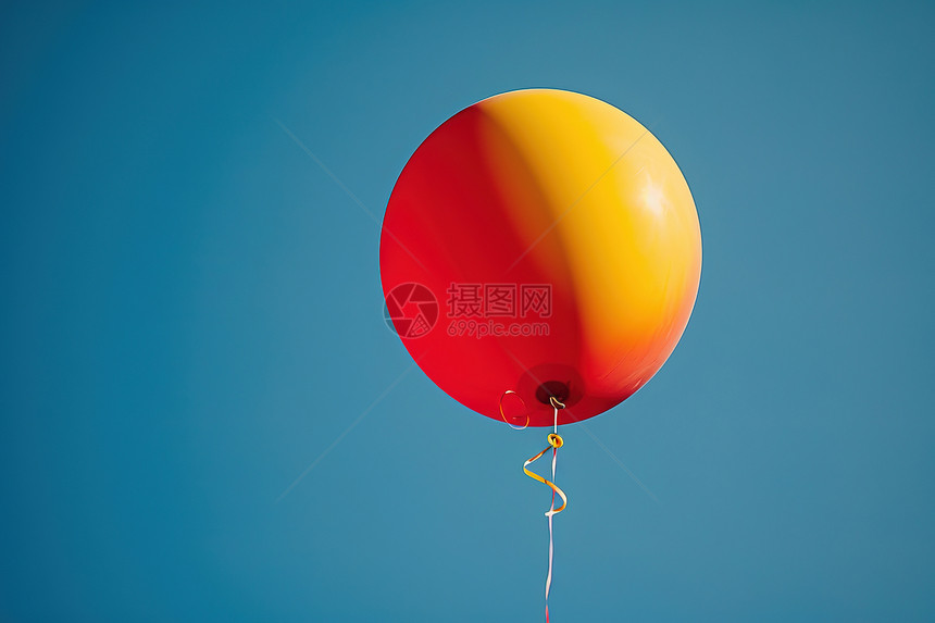 蓝色背景中的气球图片